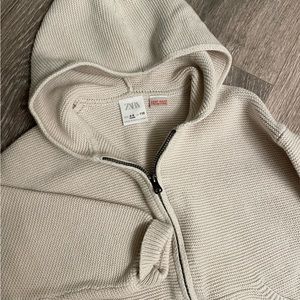 Zara- Knit hoodie (Size 4-5T)